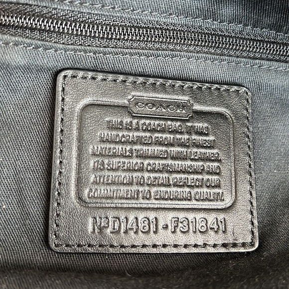 HADLEY SIGNATURE ZIP SATCHEL (COACH F31841)
SILVER/BLACK/WHITE/BLACK Preloved - Picture 6 of 11